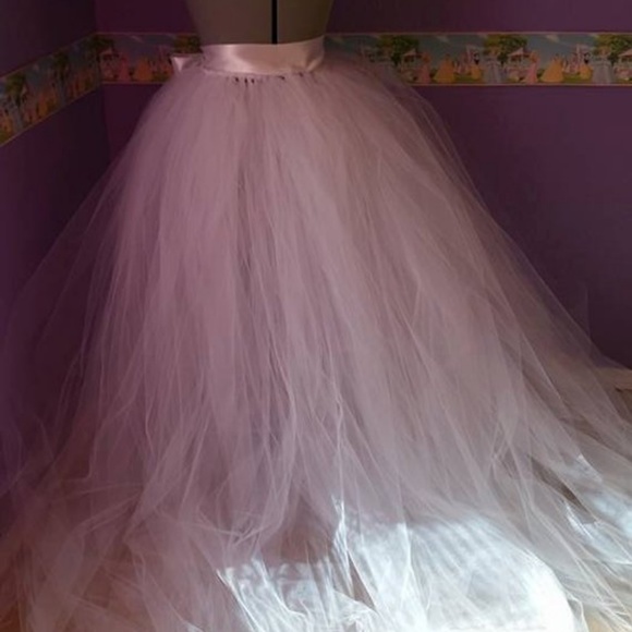 5 Foot Long Detachable Wedding Train - Picture 4 of 6